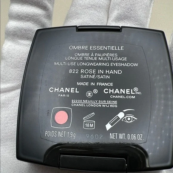 CHANEL Ombre Essentielle Satin Eyeshadow -Coral Pink (822 Rose In Hand) Sold Out - Picture 16 of 17